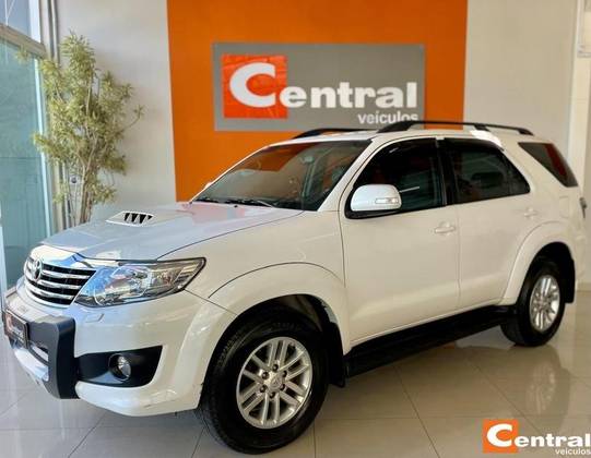 TOYOTA HILUX SW4 3.0 SRV 4X4 16V TURBO INTERCOOLER DIESEL 4P AUTOMÁTICO